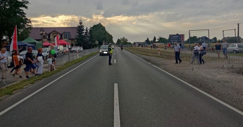 zdjęcie: Radziejowscy policjanci na zabezpieczeniu XX Inscenizacji Bitwy pod Płowcami / fot. KPP w Radziejowie