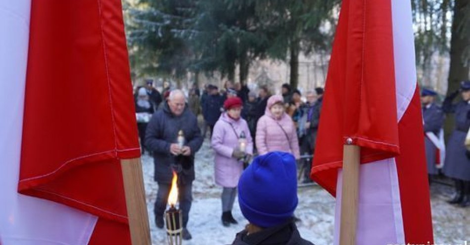 zdjęcie: Gostynińscy policjanci oddali hołd bohaterom / fot. KPP w Gostyninie