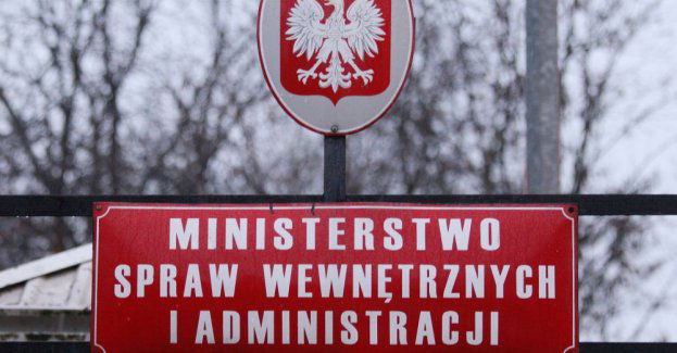 MSWiA: rząd przyjął program modernizacji służb mundurowych; w latach 2026-2029 trafi do nich 13 mld zł