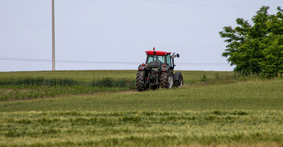 zdjęcie: Samorząd województwa przeznaczył 4,1 mln zł dofinansowanie dojazdu do pól / v68277073