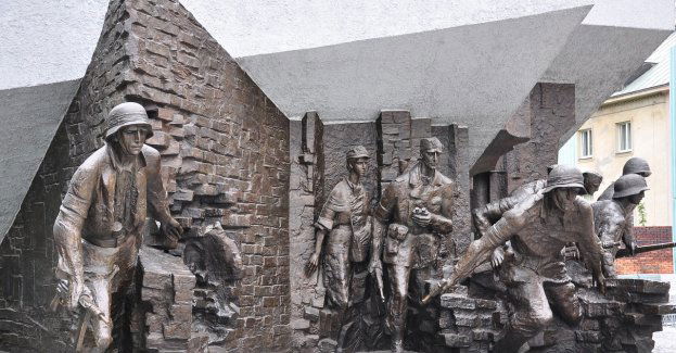 Autobusy na objazdach w związku z organizacją na placu Piłsudskiego koncertu z okazji 79. rocznicy Powstania Warszawskiego