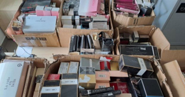 Zabezpieczono ponad 1000 sztuk podrobionych perfum