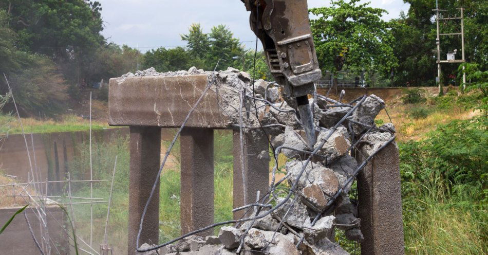 zdjęcie: Opinia biegłych wskazuje na nieprawidłowości przy rozbiórce wiaduktu w al. Monte Cassino / v7416506