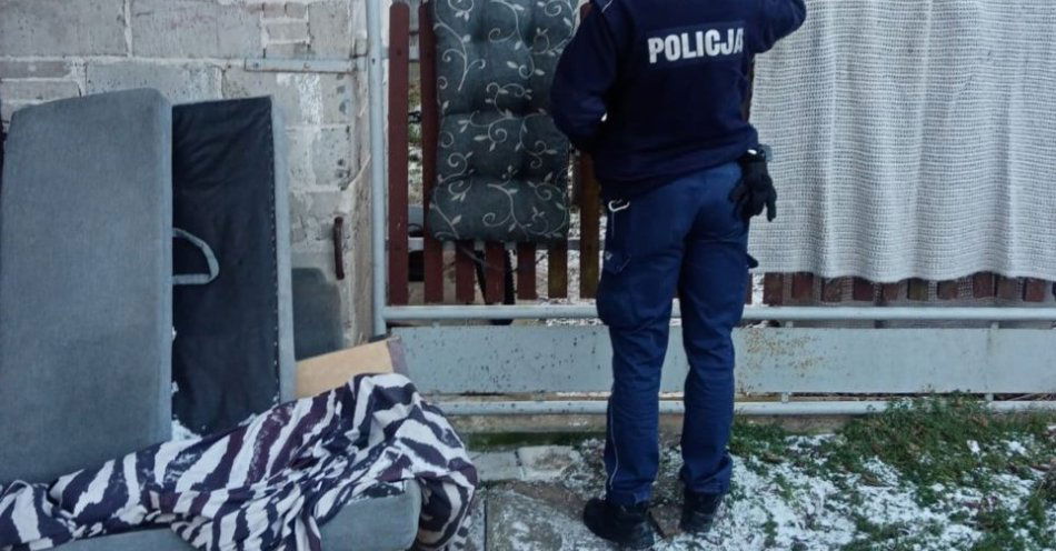 zdjęcie: Przymrozki nie odpuszczają Policja i MOPS sprawdzają miejsca / fot. KPP w Opocznie