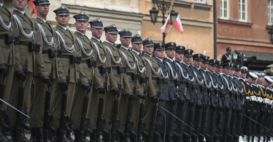 zdjęcie: Rozpoczęły się uroczystości na Placu Zamkowym z okazji święta Konstytucji 3 Maja / fot. PAP