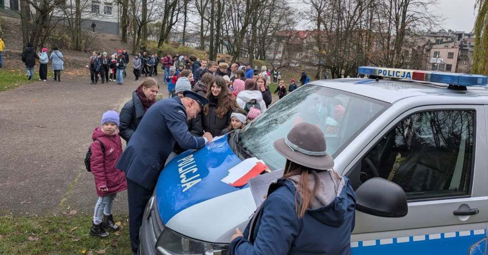 zdjęcie: Ponad 350 osób na XVIII Pieszym Rajdzie Niepodległości w Kościerzynie / fot. KPP w Kościerzynie