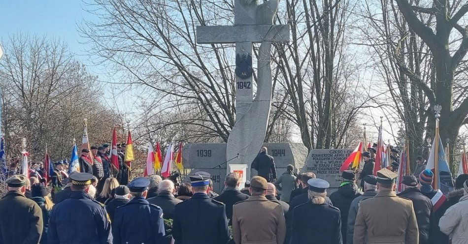 zdjęcie: Służby mundurowe uczciły Narodowy Dzień Pamięć Żołnierzy Wyklętych / fot. KMP we Włocławku