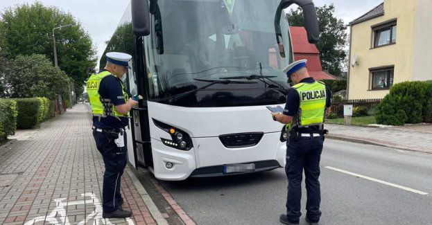 Na wakacyjny wyjazd tylko bezpiecznym autokarem