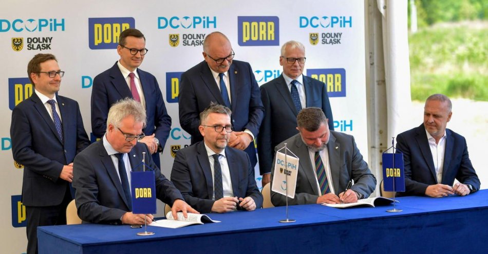 zdjęcie: Podpisano umowę na budowę nowego szpitala onkologicznego / fot. PAP