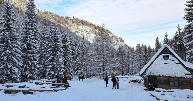 W Tatrach może przybyć nawet 40 cm śniegu w ciągu doby; trudne warunki na szlakach