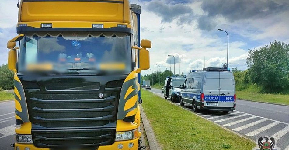 zdjęcie: Współpraca wałbrzyskiej Policji z ITD: 33-latek jechał ciągnikiem siodłowym w stanie nietrzeźwości / fot. KMP w Wałbrzychu