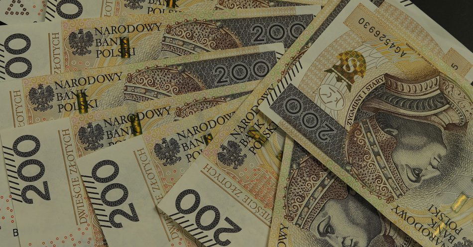zdjęcie: Zarzut dla 48-latki, która zaatakowała mężczyznę i zabierała jego pieniądze w kwocie ponad 2500 złotych. / pixabay/7350701