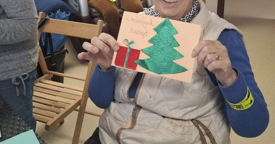 zdjęcie: Seniorzy wspólnie przeciw uzależnieniom i samotności / fot. KPP w Policach