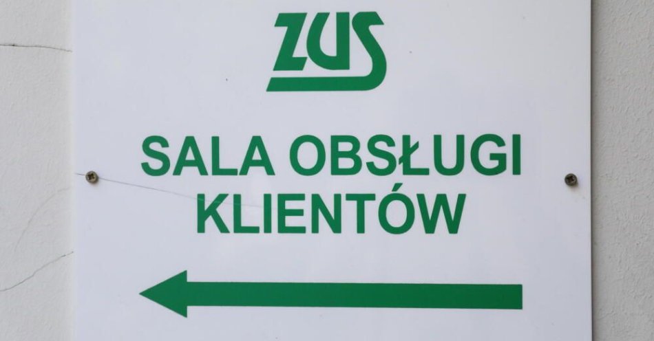 zdjęcie: Duże zainteresowanie rentą wdowią, do ZUS wpłynęło ponad 155 tys. wniosków / fot. PAP