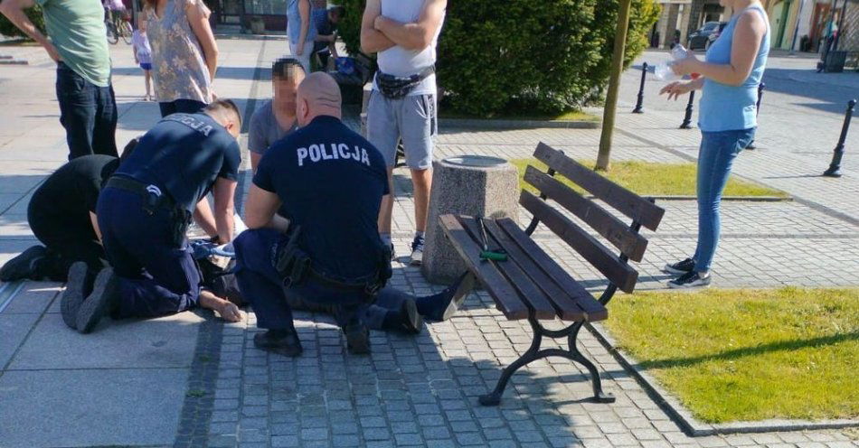 zdjęcie: Policjanci, strażacy i ratownicy medyczni wspólnie ratowali życie 84-latka / fot. KPP Olesno