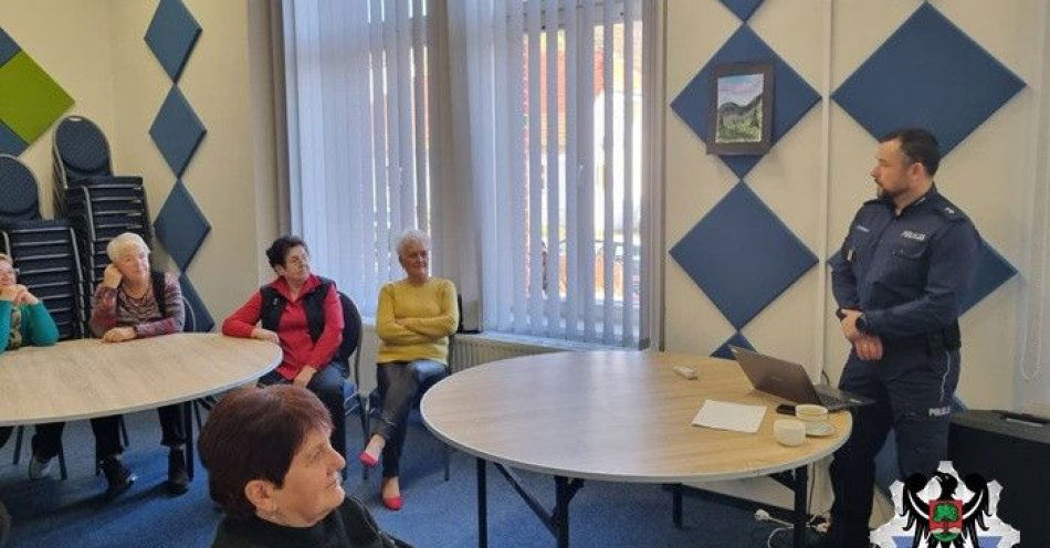 zdjęcie: Seniorzy bezpieczni w Jedlinie Zdroju Policja o przemocy i oszustwach / fot. KMP w Wałbrzychu