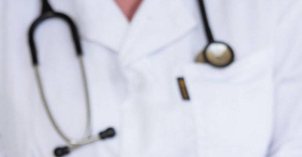 Przerażeni opiekunowie wbiegli na komendę. Policjantki eskortowały dziecko do szpitala