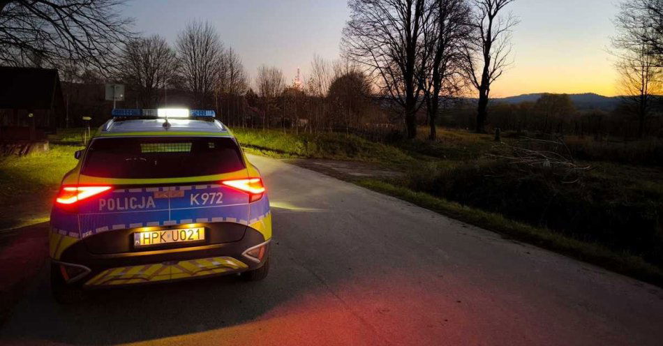 zdjęcie: Dzielnicowi sprawdzają miejsca pobytu osób bezdomnych / fot. KPP w Ustrzykach Dolnych