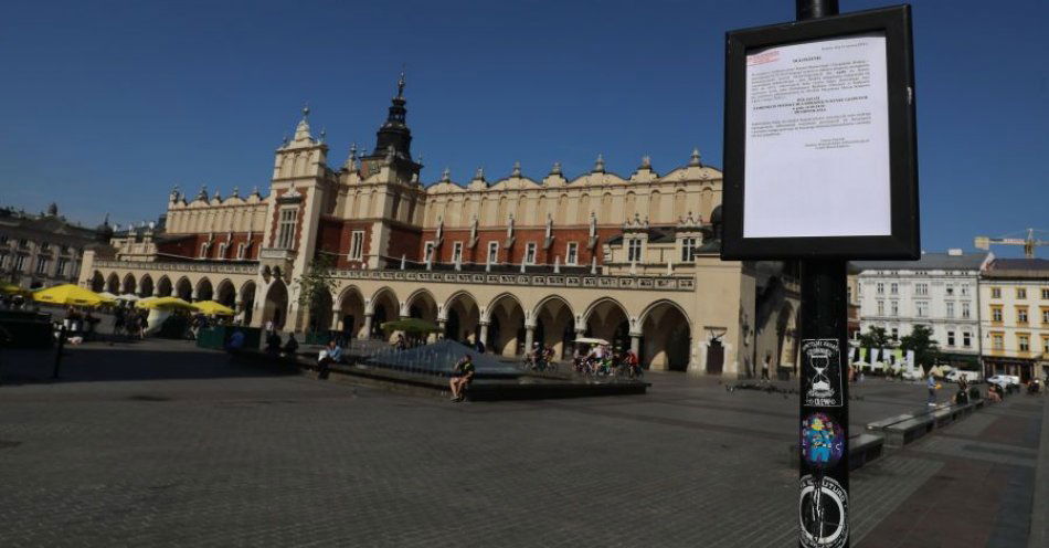 zdjęcie: Zamknięcie postoju dla dorożek oraz zakaz przejazdu przez Rynek Główny / fot. UM Kraków / Fot. Bogusław Świerzowski / krakow.pl