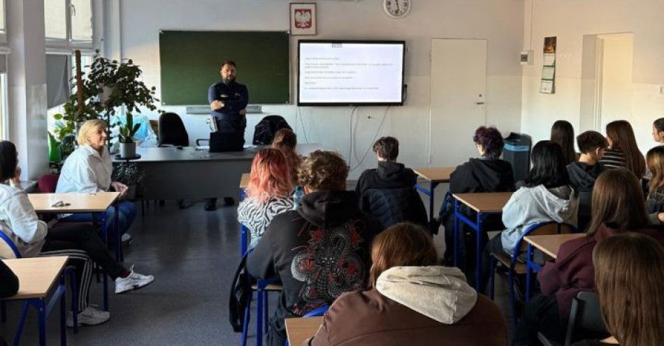 zdjęcie: Nabór do Policji w Lubaniu Szansa dla młodych / fot. KPP w Lubaniu