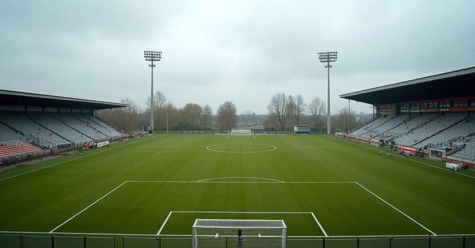 zdjęcie: Moto-Jelcz Oława - od fundamentów do współczesności / Lokalne boisko sportowe w małym polskim mieście, typowa atmosfera prowincjonalna /TMAI