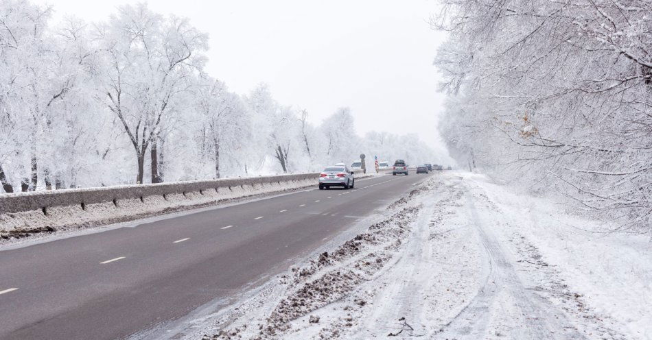 zdjęcie: Uwaga ślisko na drogach! / v51818611