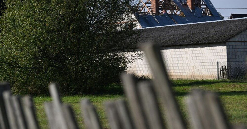zdjęcie: Do czasu odbudowy domu poszkodowana rodzina ma zapewnione mieszkanie zastępcze / fot. PAP
