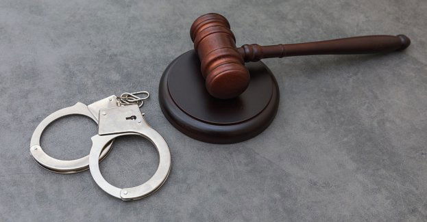 Strzelił do policjantów z broni czarnoprochowej; Krzysztof J. skazany na 12 lat więzienia