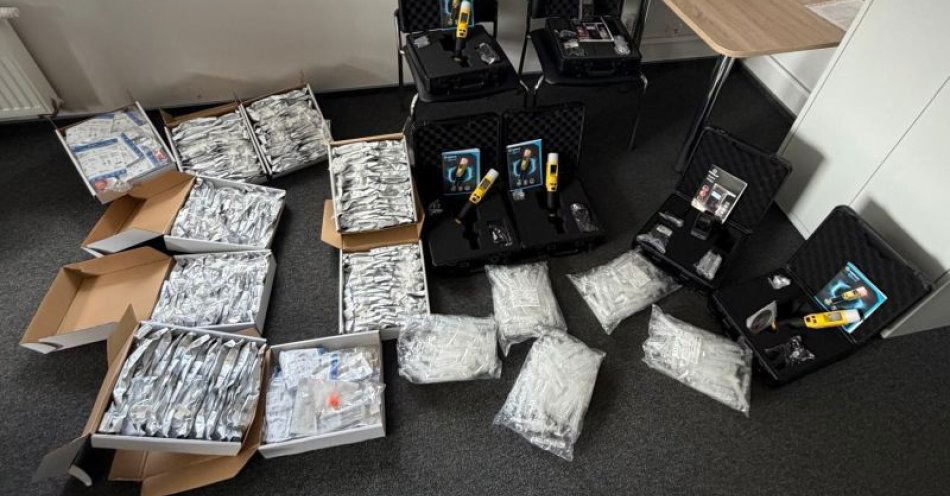 zdjęcie: Nowy sprzęt w posterunku policji w Czarnem poprawi bezpieczeństwo / fot. KPP w Człuchowie Posterunek Policji w Czarnem doposażony w nowoczesny sprzęt do kontroli alkoholu i narkotykó