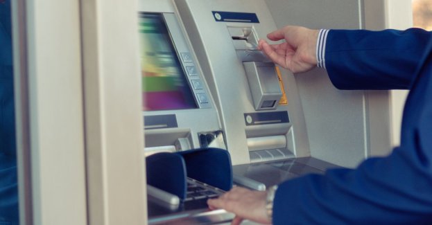 Posługiwali się skradzioną kartą bankomatową