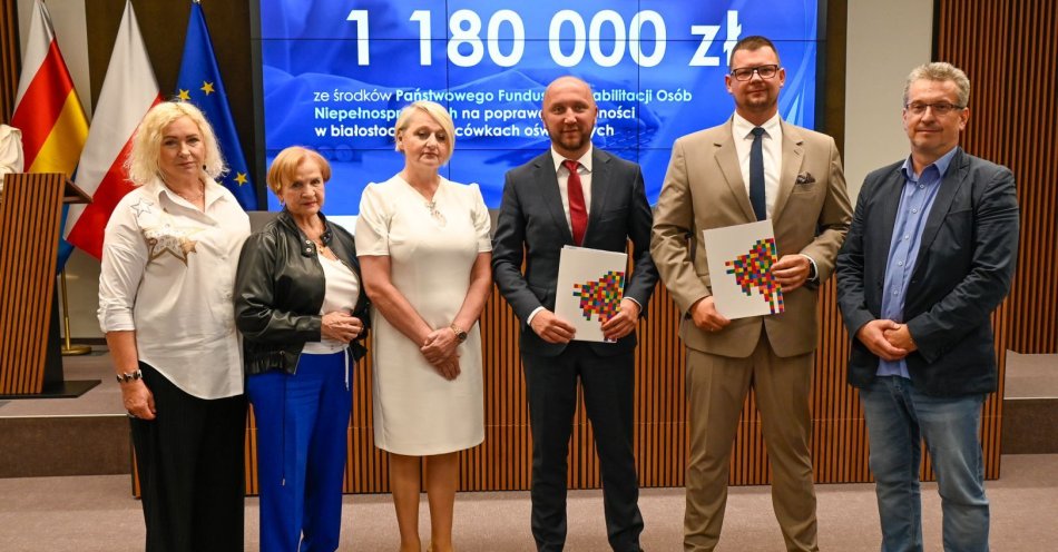 zdjęcie: Dofinansowanie z PFRON dla białostockich szkół średnich / fot. nadesłane