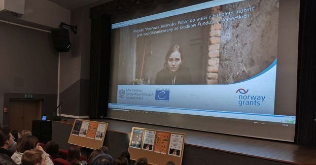 VII Powiatowa Kampania Pomarańczowej Wstążki – spotkanie w jędrzejowskim Centrum Kultury
