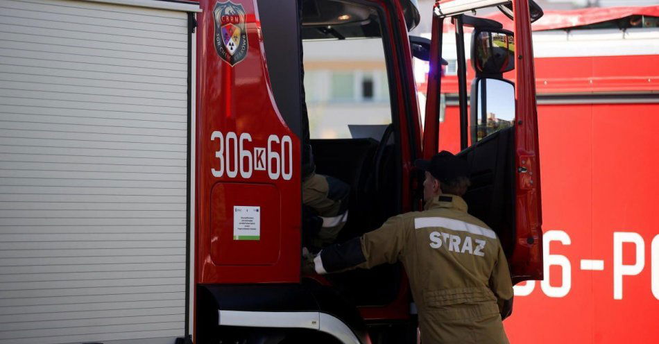 zdjęcie: Z liceum ewakuowano 314 uczniów i nauczycieli, ktoś rozpylił gaz pieprzowy / fot. PAP