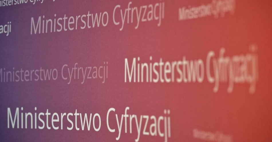 zdjęcie: Ministerstwo Cyfryzacji ostrzega przed aplikacją, która przerabia zdjęcia w Barbie / fot. PAP