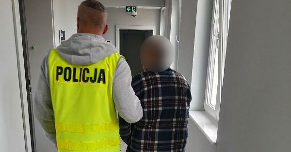 zdjęcie: Policjanci zatrzymali mężczyznę, który znęcał się nad zwierzęciem / fot. KPP w Pruszczu Gdańskim