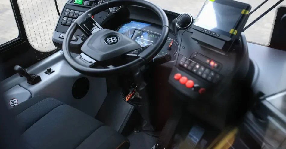 zdjęcie: Doświadczony kierowca: zmiennicy kierowców autokarów, gdy nie prowadzą, nie mają warunków do wypoczynku / Katowice, 30.01.2026. Wnętrze autobusu wodorowego Neso Bus prezentowanego podczas briefingu prasowego nt. wyjazdu na ulice zakupionych przez GZM autobusów wodorowych, 30 bm. w Katowicach. (jm) PAP/Jarek Praszkiewicz