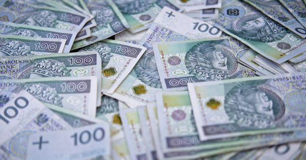 O włos od utraty dużych pieniędzy. Gotówkę uratowali pracownicy banku