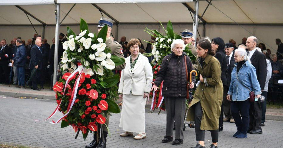 zdjęcie: W Pruszkowie upamiętniono więźniów obozu przejściowego Dulag 121 / fot. PAP