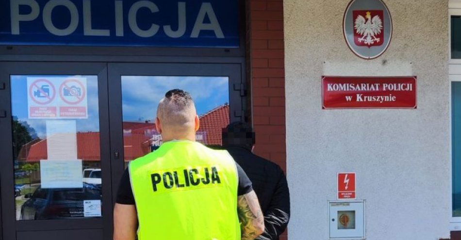 zdjęcie: Rzucił butelką w pojazd i wybił szybę, usłyszał zarzut / fot. KPP w Bolesławcu