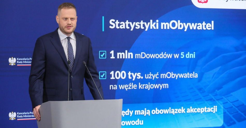 zdjęcie: W ciągu zaledwie pięciu dni wydano milion nowych mDowodów / fot. PAP