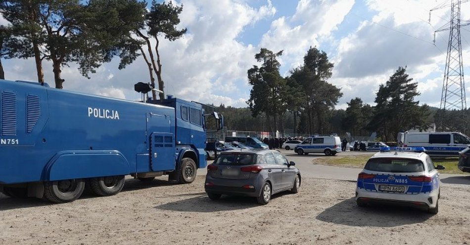 zdjęcie: Policjanci zapobiegli siłowej konfrontacji pseudokibiców / fot. KPP w Lęborku