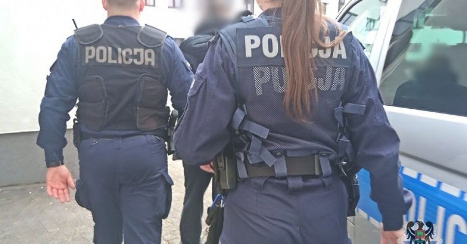 zdjęcie: Przez wiele lat ukrywał się za granicą, gdyż nie płacił alimentów na dzieci. Kiedy tylko wrócił do Polski, wpadł w ręce policjantów kryminalnych / fot. KMP w Wałbrzychu