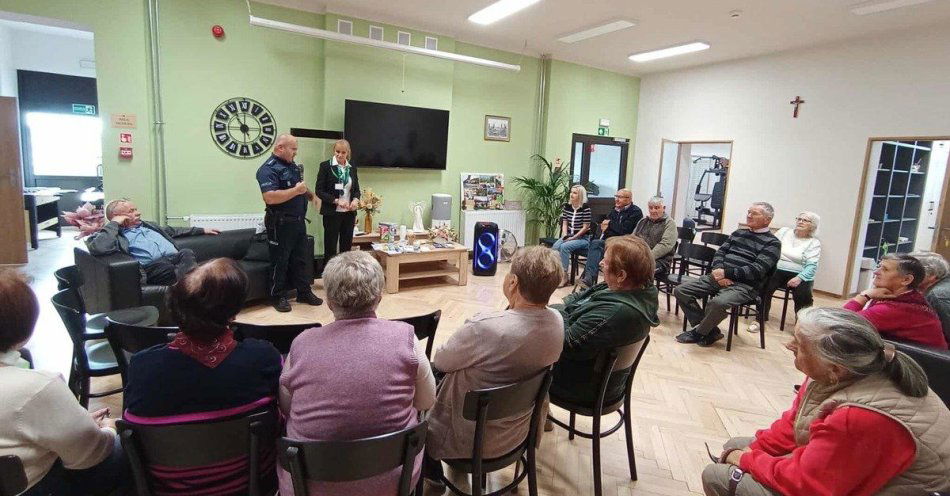 zdjęcie: Świadome decyzje dla bezpiecznego seniora / fot. KPP Staszów O bezpieczeństwie Seniorów