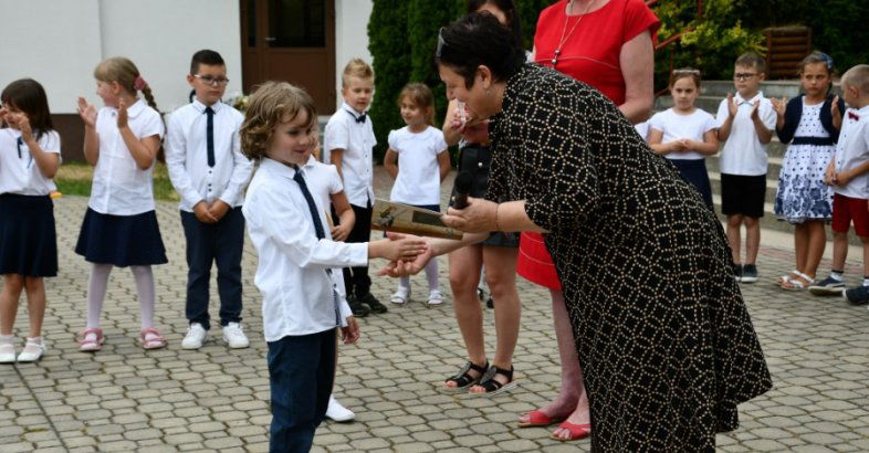 zdjęcie: Uroczystość pożegnania dzieci 6-letnich w Przedszkolu „Bajkowa Dolinka” w Pszennie / fot. nadeslane