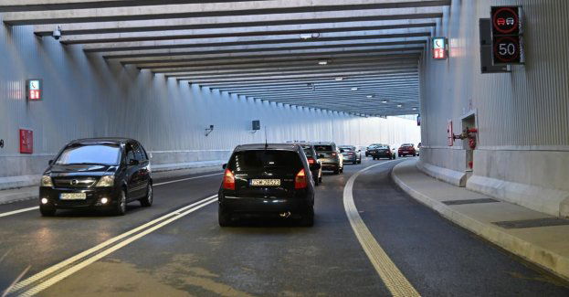 Kierowcy zadowoleni z otwarcia tunelu, narzekają na złe oznakowanie drogi dojazdowej