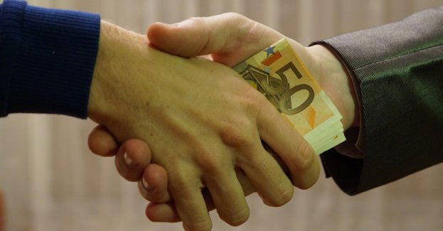 Właścicielka salonu masażu odpowie za czerpanie korzyści z nierządu i handel ludźmi