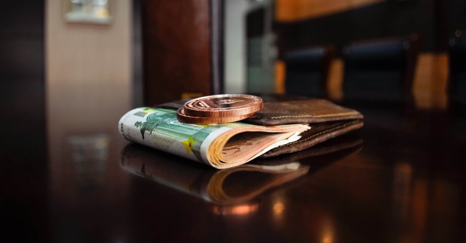 zdjęcie: Policjanci zatrzymali 48-latkę i 53-latka, którzy wprowadzali w obieg fałszywe banknoty / pixabay/1396351