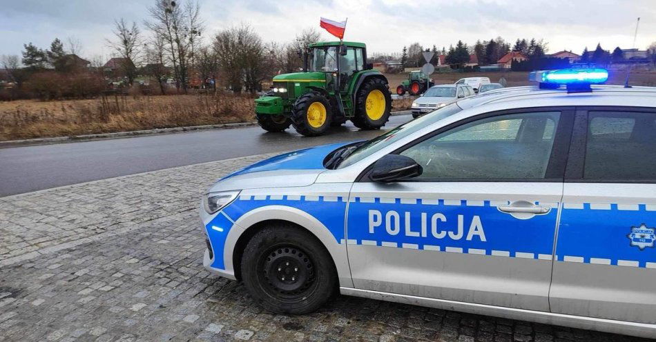 zdjęcie: Zgromadzenie rolników w Czarlinie / fot. KPP w Tczewie