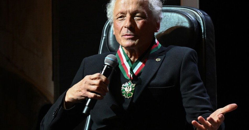zdjęcie: Aktor Paweł Wawrzecki uhonorowany Złotym Medalem „Zasłużony Kulturze Gloria Artis” / fot. PAP