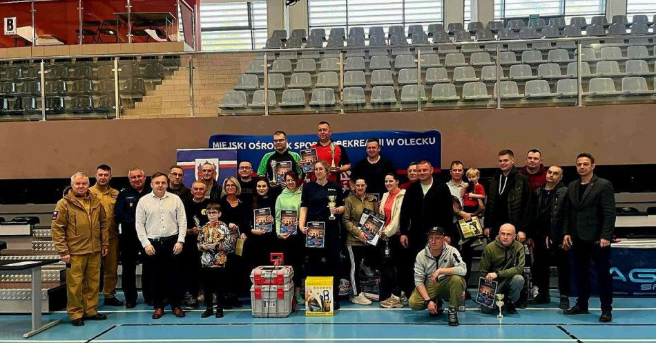 zdjęcie: Służby mundurowe rywalizowały w tenisie stołowym w Olecku / fot. KPP w Olecku